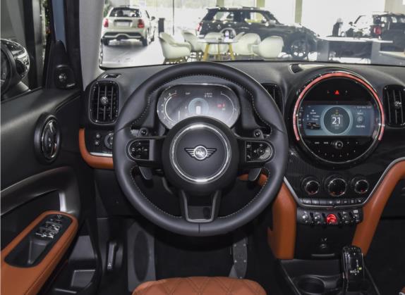 MINI COUNTRYMAN 2023款 改款 2.0T COOPER S ALL4 鉴赏家 中控类   驾驶位