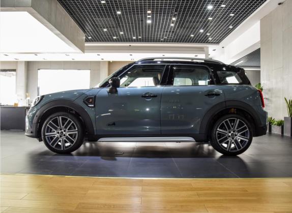 MINI COUNTRYMAN 2023款 改款 2.0T COOPER S ALL4 鉴赏家 外观   正侧