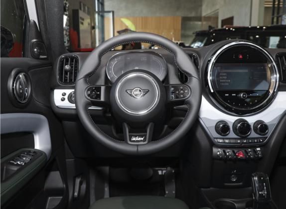 MINI COUNTRYMAN 2023款 1.5T COOPER ALL4 不羁特别版 中控类   驾驶位