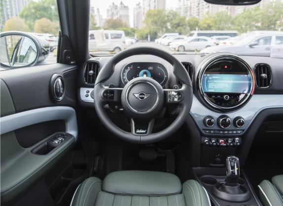 MINI COUNTRYMAN 2023款 2.0T COOPER S ALL4 不羁特别版 中控类   驾驶位