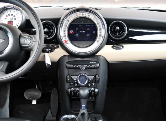 MINI COUPE 2012款 1.6L COOPER 中控类   中控台