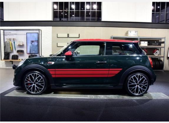 MINI JCW 2017款 2.0T JOHN COOPER WORKS 先锋派 外观   正侧