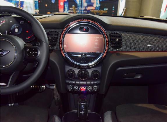 MINI JCW 2022款 2.0T JOHN COOPER WORKS ALL-IN 中控类   中控台