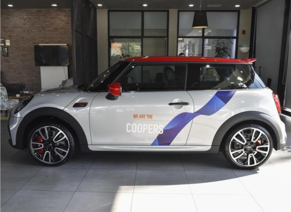 MINI JCW 2022款 改款 2.0T JOHN COOPER WORKS ALL-IN 外观   正侧