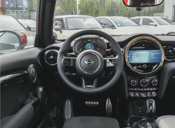 MINI JCW 2023款 2.0T JOHN COOPER WORKS ALL-IN 中控类   驾驶位