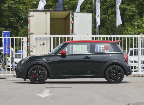 MINI JCW 2023款 2.0T JOHN COOPER WORKS ALL-IN 外观   正侧