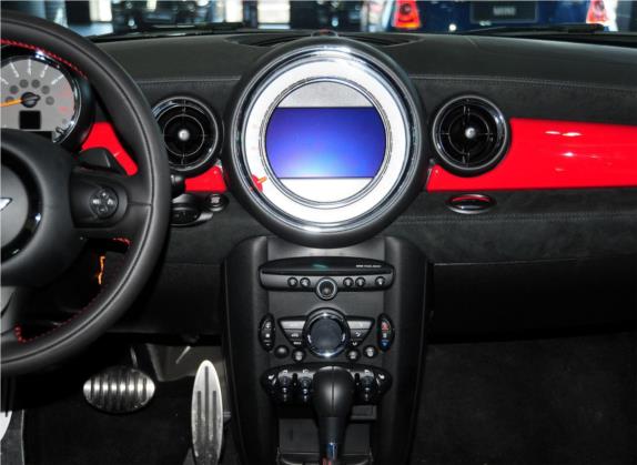 MINI JCW COUPE 2013款 1.6T JOHN COOPER WORKS 中控类   中控台