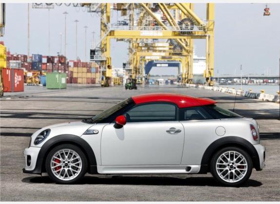 MINI JCW COUPE 2013款 1.6T JOHN COOPER WORKS 外观   正侧