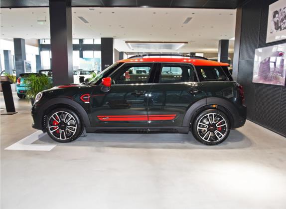 MINI JCW COUNTRYMAN 2022款 2.0T JOHN COOPER WORKS ALL-IN 外观   正侧