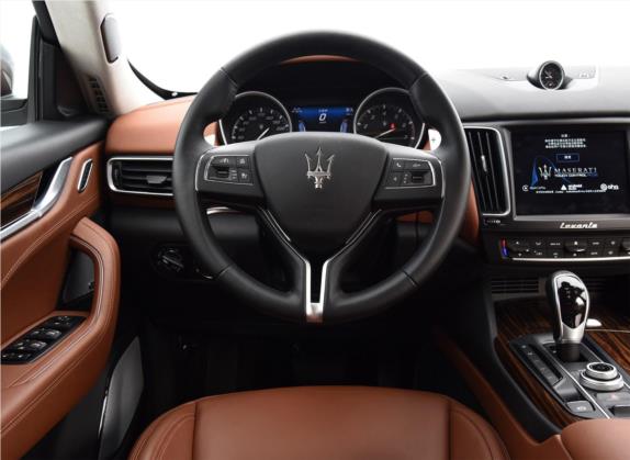 Levante 2016款 3.0T S 标准型 中控类   驾驶位