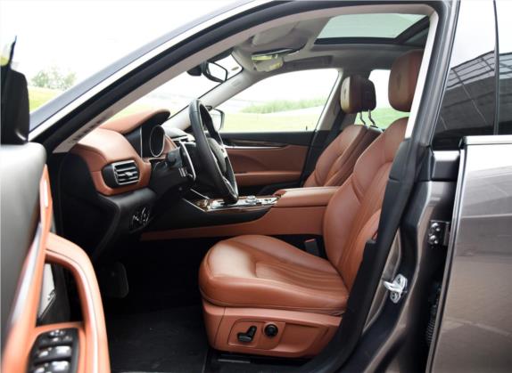 Levante 2016款 3.0T S 标准型 车厢座椅   前排空间