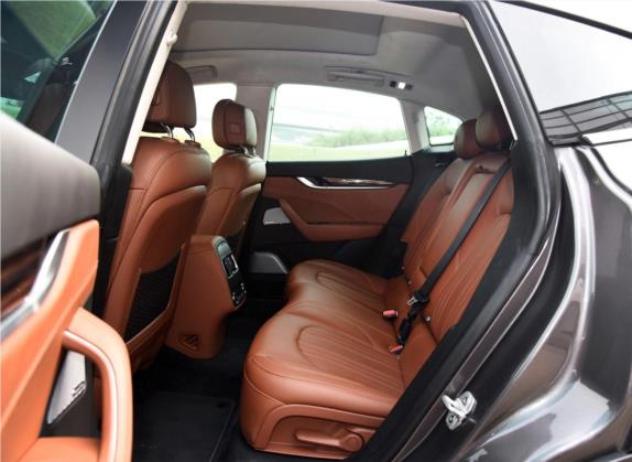 Levante 2016款 3.0T S 标准型 车厢座椅   后排空间
