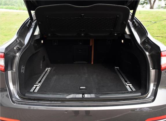 Levante 2016款 3.0T S 标准型 车厢座椅   后备厢