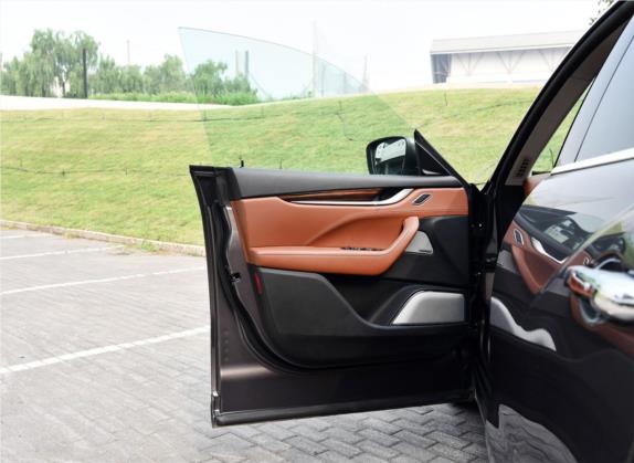 Levante 2016款 3.0T S 标准型 车厢座椅   前门板