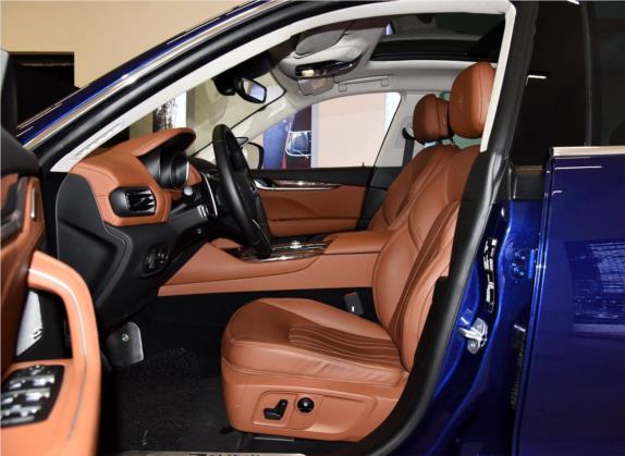 Levante 2016款 3.0T 标准型 车厢座椅   前排空间