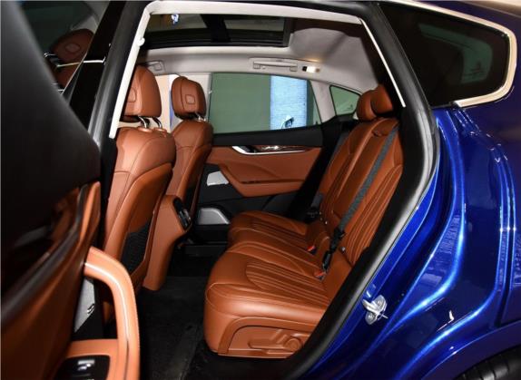 Levante 2016款 3.0T 标准型 车厢座椅   后排空间