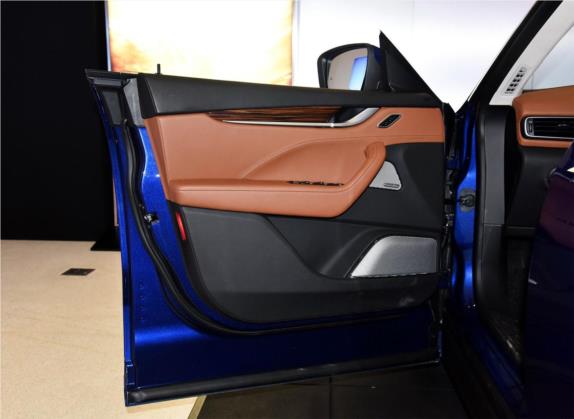 Levante 2016款 3.0T 标准型 车厢座椅   前门板