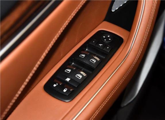 Levante 2016款 3.0T 标准型 车厢座椅   门窗控制