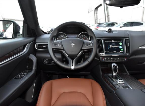 Levante 2018款 3.0T 经典版 中控类   驾驶位