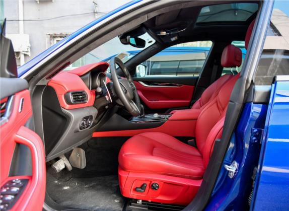 Levante 2018款 3.0T 标准版 车厢座椅   前排空间