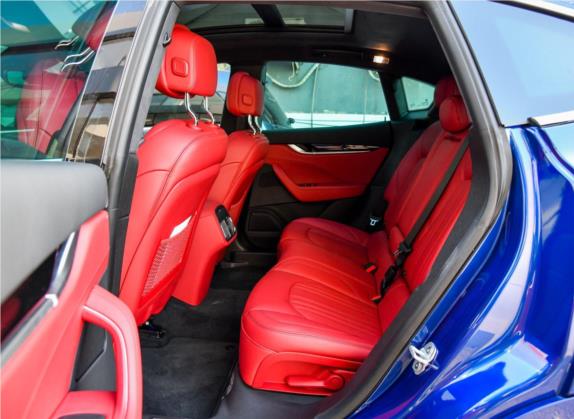 Levante 2018款 3.0T 标准版 车厢座椅   后排空间