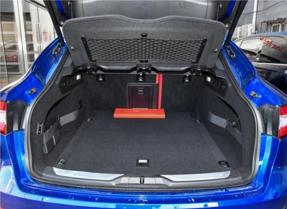 Levante 2018款 3.0T 标准版 车厢座椅   后备厢