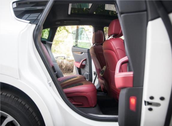 Levante 2018款 3.0T S 豪华杰尼亚版 车厢座椅   后排空间
