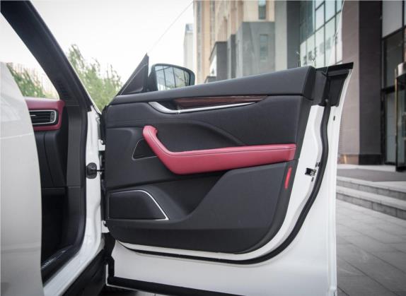 Levante 2018款 3.0T S 豪华杰尼亚版 车厢座椅   前门板