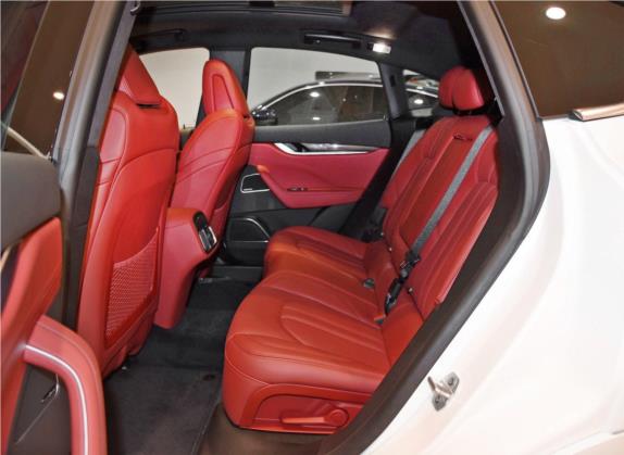 Levante 2018款 3.0T S 运动版 车厢座椅   后排空间