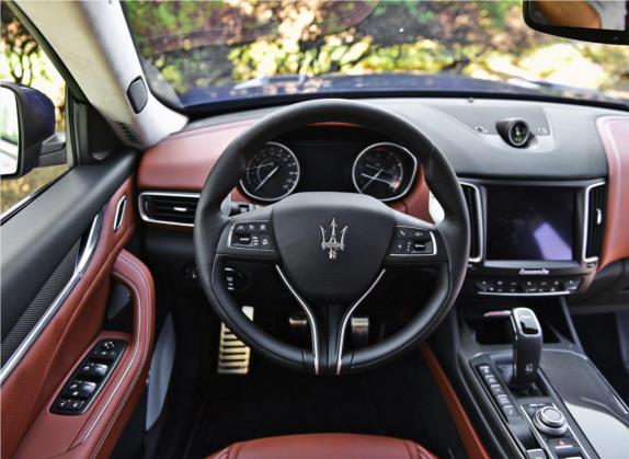 Levante 2019款 3.8T Trofeo版 中控类   驾驶位
