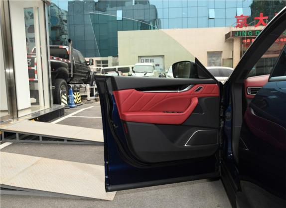 Levante 2019款 3.0T 标准版 国V 车厢座椅   前门板