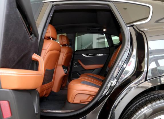 Levante 2019款 3.0T 豪华版 国VI 车厢座椅   后排空间