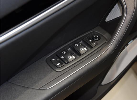 Levante 2020款 3.0T 标准版 车厢座椅   门窗控制