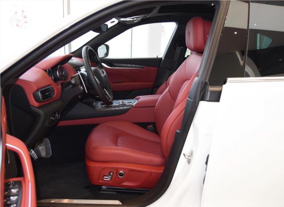 Levante 2021款 3.0T 豪华版 车厢座椅   前排空间