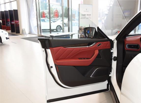 Levante 2021款 3.0T 豪华版 车厢座椅   前门板