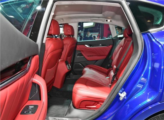 Levante 2022款 2.0T GT锋芒版 车厢座椅   后排空间