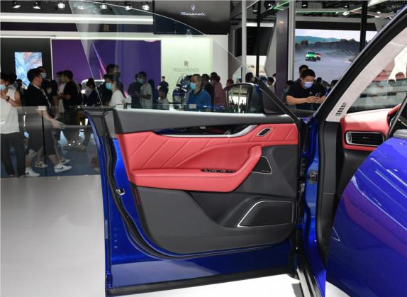 Levante 2022款 2.0T GT锋芒版 车厢座椅   前门板