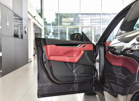 Levante 2022款 3.0T Modena 车厢座椅   前门板