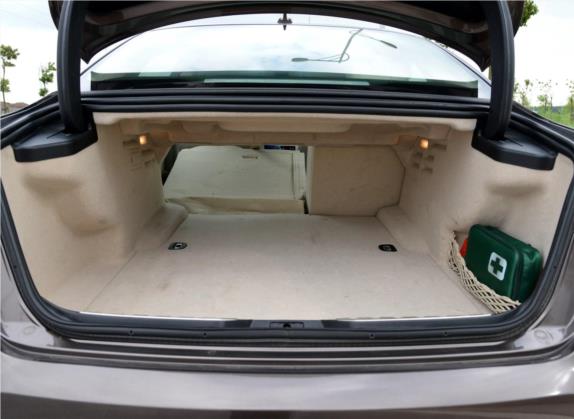 总裁 2013款 3.8T 标准型 车厢座椅   后备厢