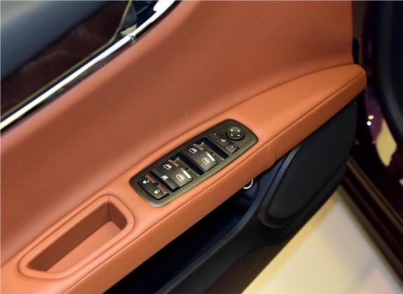 总裁 2015款 3.0T 标准型 车厢座椅   门窗控制