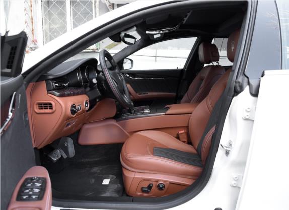 总裁 2018款 3.0T S Q4 豪华版 车厢座椅   前排空间