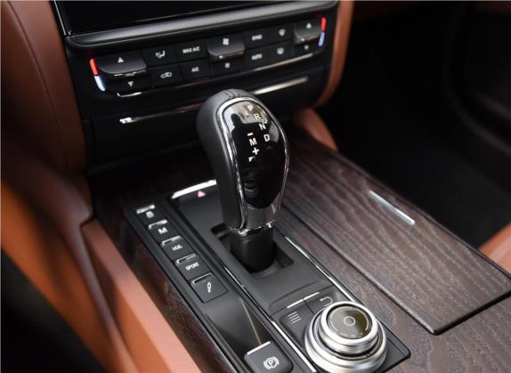 总裁 2018款 3.0T S Q4 豪华版 中控类   挡把