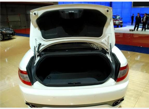 GranTurismo 2009款 4.7L Sport Automatic 车厢座椅   后备厢
