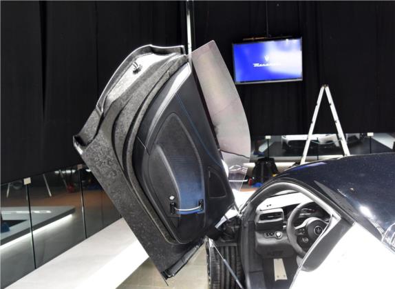 玛莎拉蒂MC20 2020款 3.0T 标准版 车厢座椅   前门板