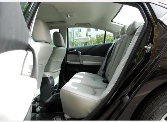 睿翼 2010款 2.0L 自动豪华版 车厢座椅   后排空间