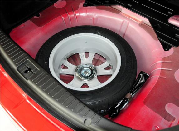 睿翼 2012款 轿跑 2.0L 自动精英版 其他细节类   备胎