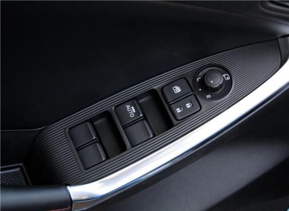 马自达CX-5(进口) 2012款 2.0L 四驱尊贵版 车厢座椅   门窗控制