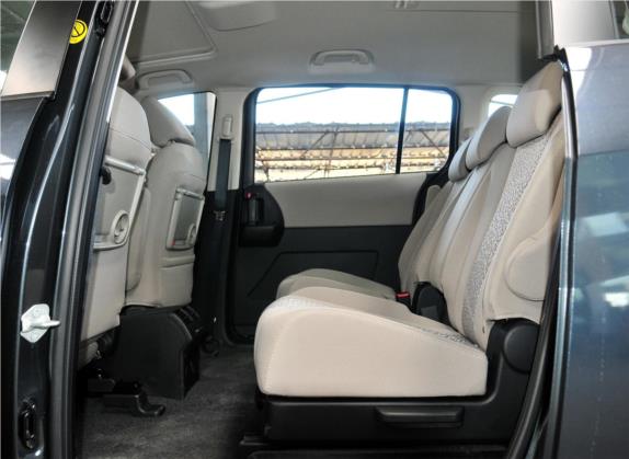 马自达5 2011款 2.0L 自动舒适型 车厢座椅   后排空间