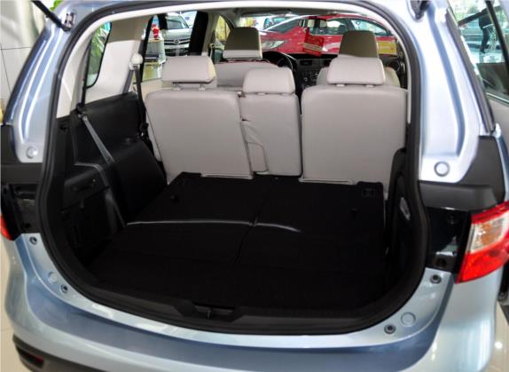 马自达5 2011款 2.0L 自动豪华型 车厢座椅   后备厢