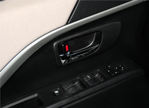 马自达5 2013款 2.0L 自动舒适型 车厢座椅   门窗控制
